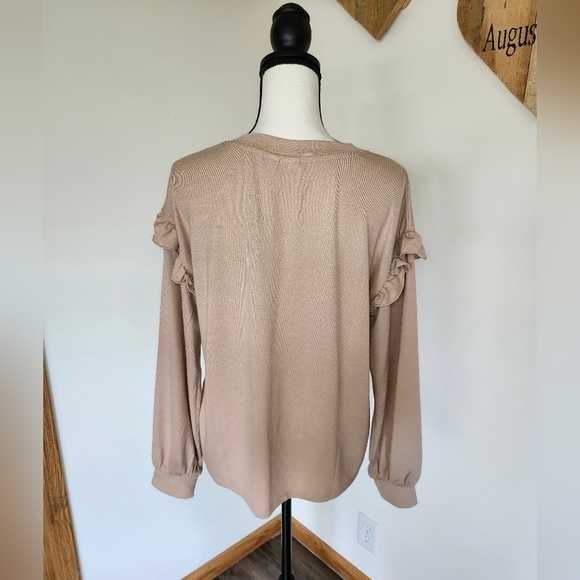 NWT Gap Tan Long Sleeve Shirt with Ruffle Details - Picture 3 of 5